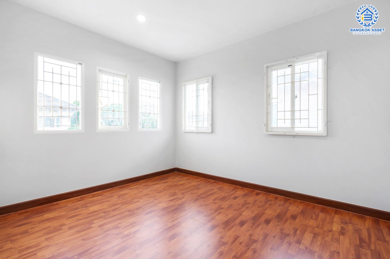 บ้านมือสองตกแต่งใหม่ ม.พฤกษาวิลเลจ11 รัตนาธิเบศร์-ราชพฤกษ์ เนื้อที่ 50 ตร.ว. ฟังก์ชั่นพร้อม 3 ห้องนอน 2 ห้องน้ำ 2 ที่จอดรถ บนทำเลศักยภาพ เข้า-ออกได้ทั้งถ.รัตนาธิเบศร์ และถ.ราชพฤกษ์ ใกล้รถไฟฟ้า "สถานีบางรักน้อยท่าอิฐ"